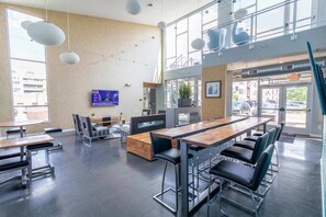 Dining - Luxury 1 Bed Apartment in Grandview (Columbus)