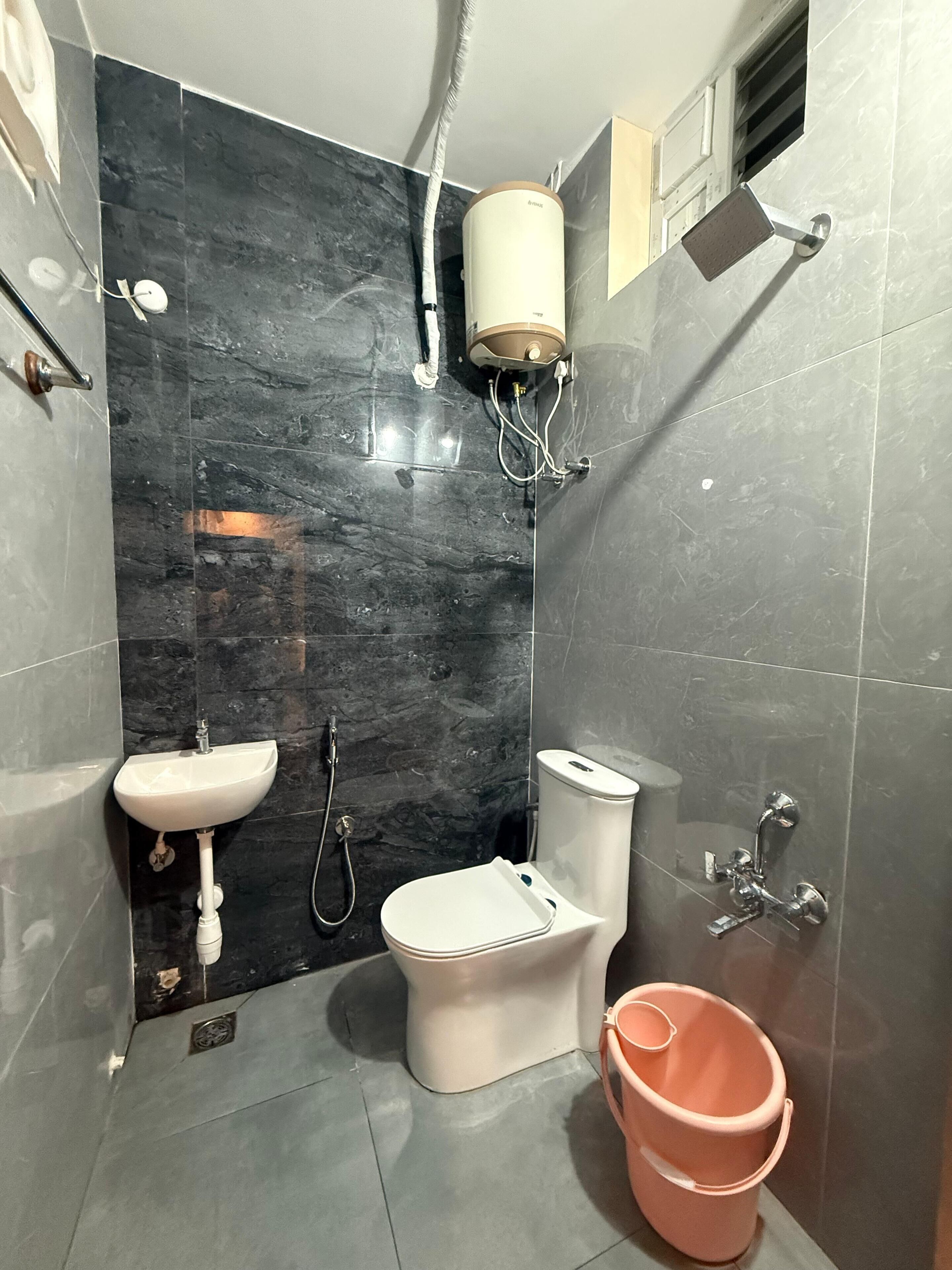 Family Double Room | Bathroom | Shower, towels