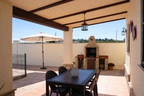 Outdoor dining - Casa Elena Conil   . (Conil de la Frontera)