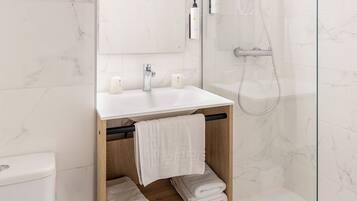 Habitación con 2 camas individuales | Baño