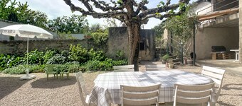 Gîte Fleurs de Gamay, in the heart of the Beaujolais region. Pets allowed
