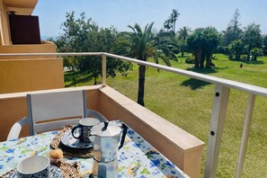 Outdoor dining - Minerva Splash Studio Benalmadena (Arroyo de la Miel)