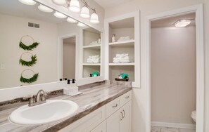 Bathroom - Stylish 2BR2BA 1.5 mi to Masters (Augusta)