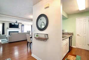 Interior - Stylish 2BR2BA 1.5 mi to Masters (Augusta)