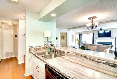 Stylish 2BR2BA 1.5 mi to Masters
