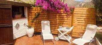 Villamare beachfront house with private garden for vacations between nature and sea