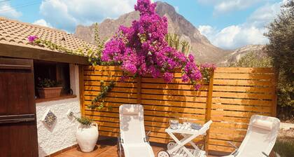 Villamare beachfront house with private garden for vacations between nature and sea