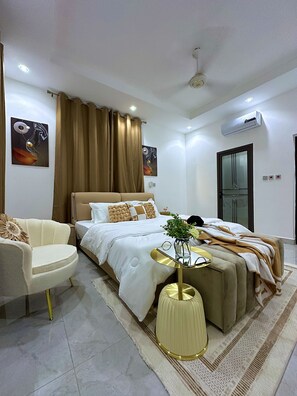 Room - Perfect 3B townhome with back up electricity in charming Accra, East Legon Hills (Accra)