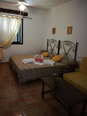2 bedrooms, WiFi, bed sheets - Casa Rural El Cubillo in Santa Lucía, Vejer de la Frontera (Vejer de la Frontera)