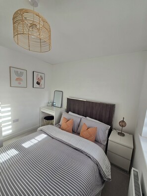 Room - Charming modern style home 🏡 in the heart of the national forest! (Woodville)