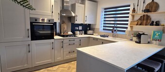 Charming modern style home 🏡 in the heart of the national forest!