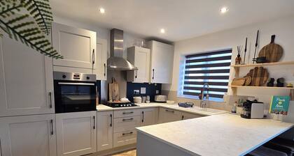 Charming modern style home đĄ in the heart of the national forest!