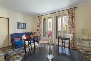 TV - Chagall Apartment – Villa Sainte with Mountain View (Amélie-les-Bains-Palalda)