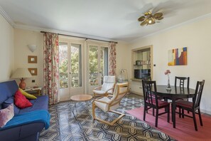 TV - Chagall Apartment – Villa Sainte with Mountain View (Amélie-les-Bains-Palalda)