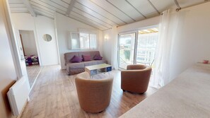 Interior - Kabana Beach (Brem-sur-Mer)