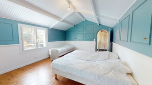 4 bedrooms, iron/ironing board, WiFi