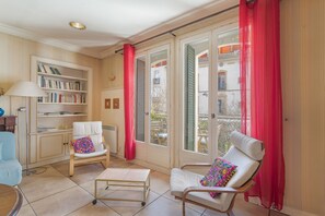 TV - Apartment "Matisse – Villa Sainte" with Mountain View (Amélie-les-Bains-Palalda)