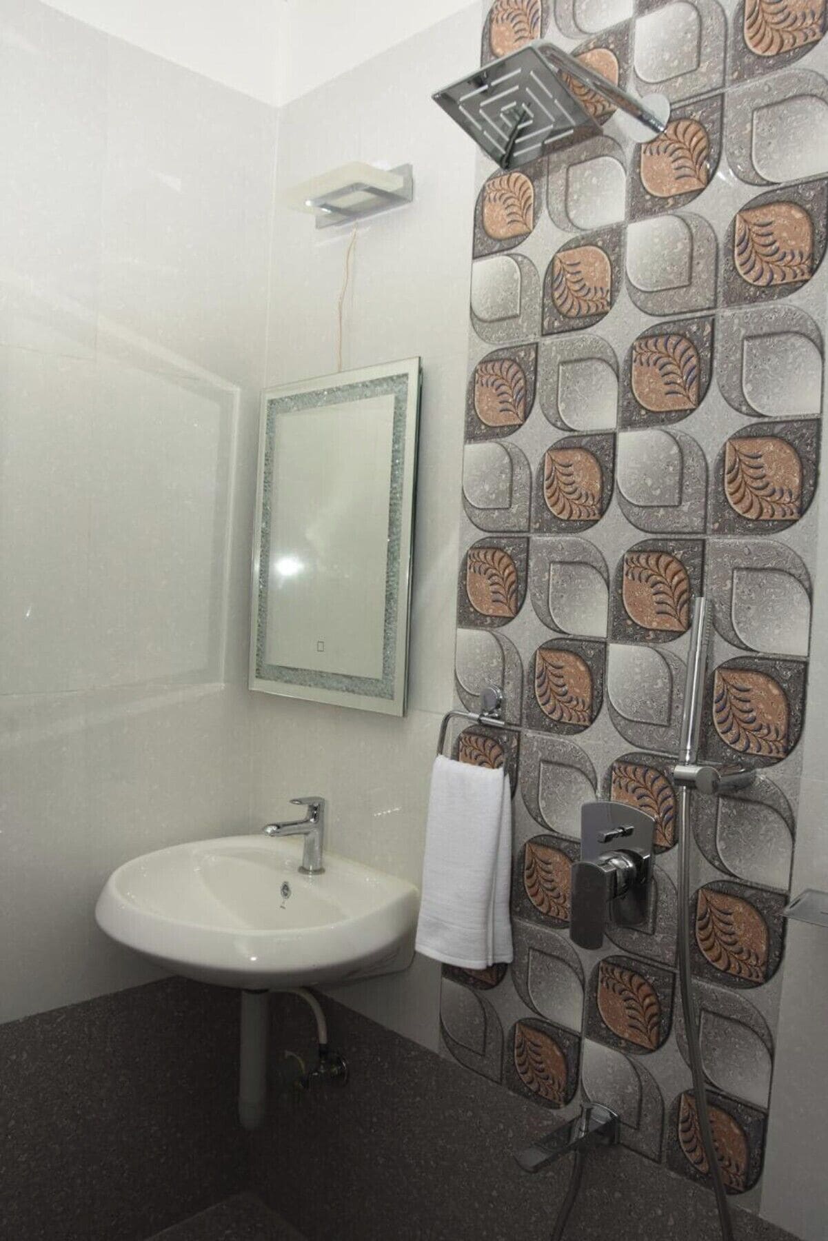 Deluxe Room | Bathroom