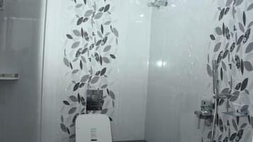 Ducha, toallas, jabón, shampoo