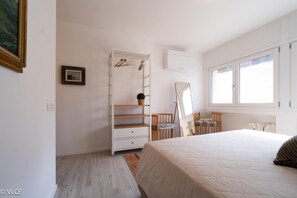 Room - Varenna My Love One - One Bedroom Apartment, Sleeps 2 (Varenna)