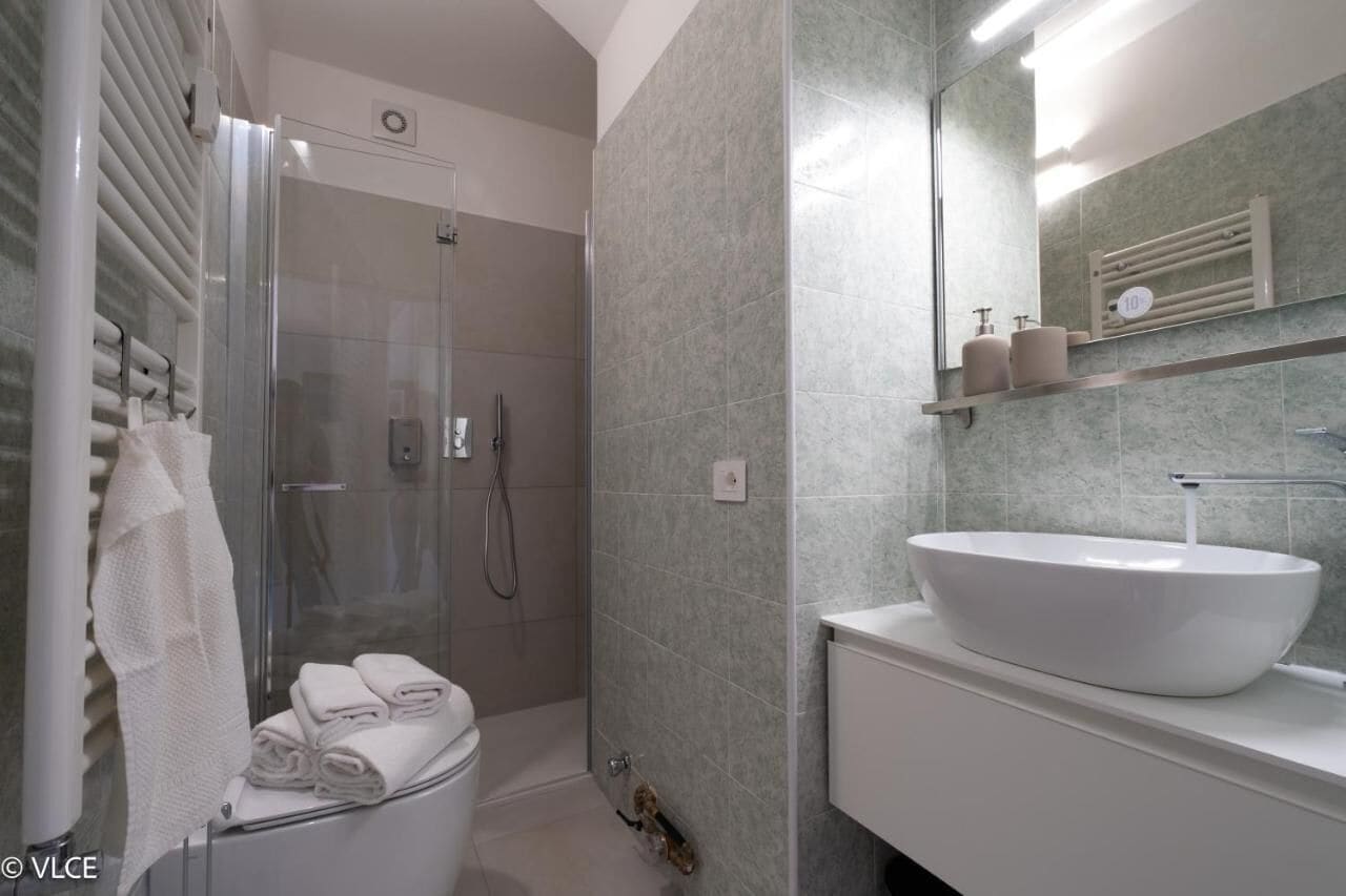 Doccia, asciugacapelli, bidet, asciugamani