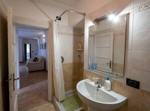 Bathroom - Villa Albertina - One Bedroom Apartment, Sleeps 2 (Varenna)