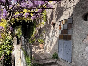 Property grounds - Villa Albertina - One Bedroom Apartment, Sleeps 2 (Varenna)
