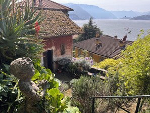 Property grounds - Villa Albertina - One Bedroom Apartment, Sleeps 2 (Varenna)
