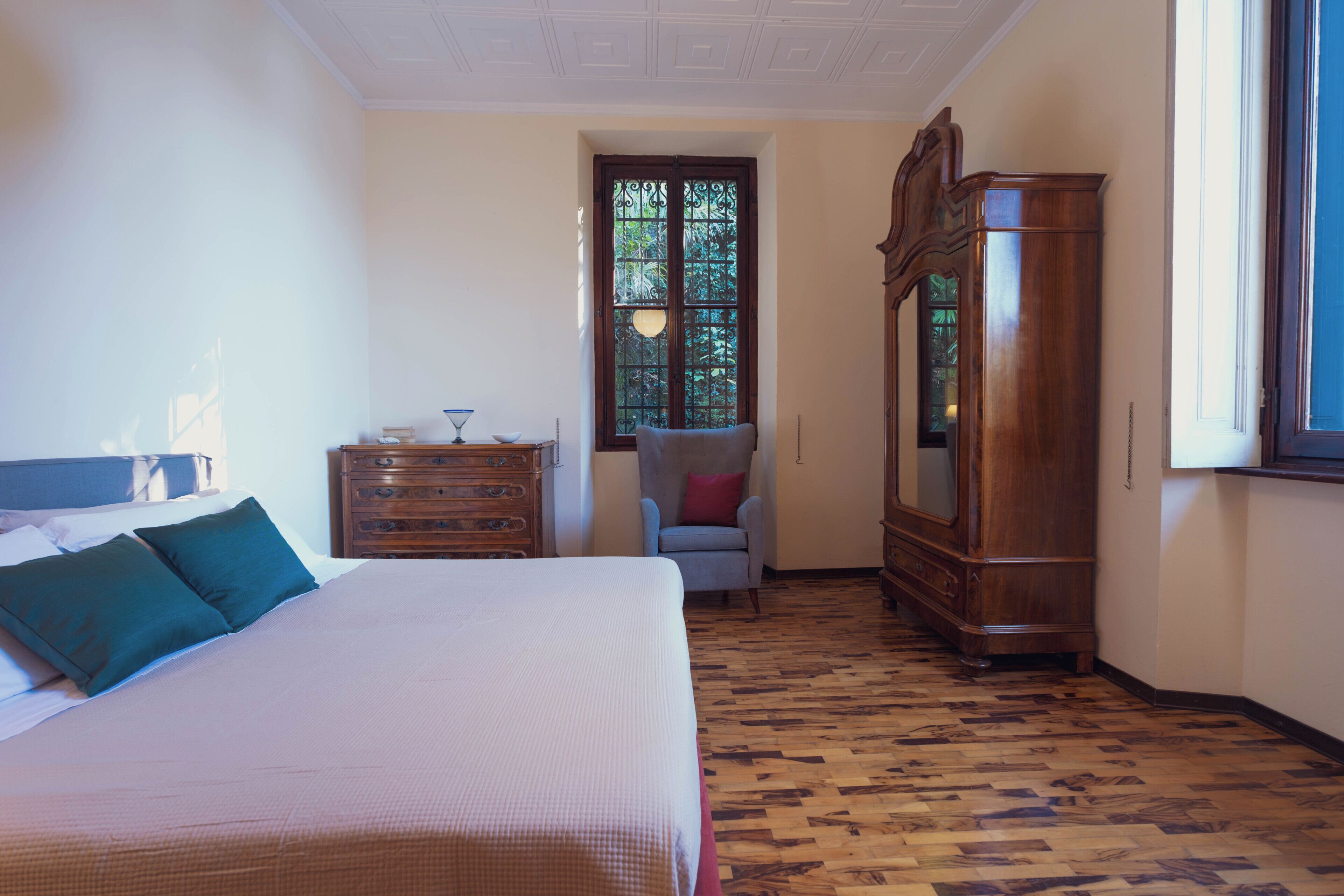 4 bedrooms, iron/ironing board, free WiFi, bed sheets