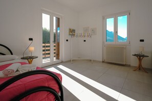 Room - Villa Bianca Two - Two Bedroom Apartment, Sleeps 4 (Perledo)