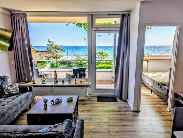 Living area - Panoramic sea view on the beach in Scharbeutz (Scharbeutz)