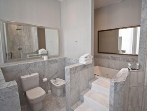 Bathroom - Chatsworth Hotel (Eastbourne)