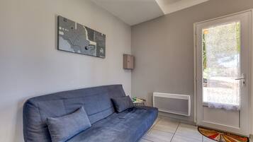 Fernseher, Tischtennisplatte