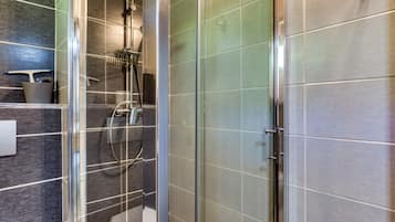 Dusche, kostenlose Toilettenartikel