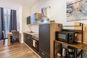 Fridge, microwave, oven, coffee/tea maker