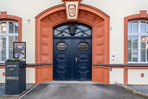 Exterior detail - Cozy vacation apartment murihaus 2 with balcony & parking (Aue-Bad Schlema)