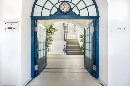 Helle & großzügige Ferienwohnung murihaus – Stadtblick-Balkon & Parkplatz