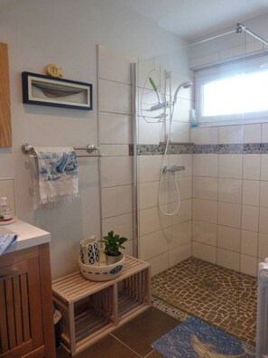 Shower, hair dryer, towels, toilet paper