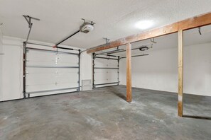 Interior - Stay at Marsh Runner Cottage in Savannah, GA; 5 bedrooms, 2 baths, perfect for families! (Savannah)