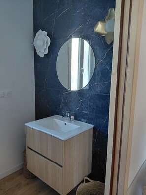 Een douche, een haardroger