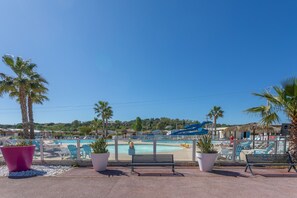 Pool - New Comfortable Mobile Home with Private Terrace, Garden, and Air Conditioning (Fréjus)