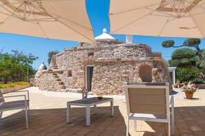 Terrace/patio - Trullo 'Pietra800' with Private Terrace, Private Garden and Air Conditioning (Mesagne)
