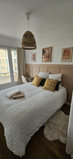 3 bedrooms, iron/ironing board, Internet, bed sheets - 3-bedroom apartment, city center, renovated (Dijon)