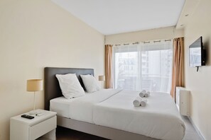 1 bedroom, desk, iron/ironing board, travel cot - Appartement climatisé – Balcon Vue Tour Eiffel (Paris)
