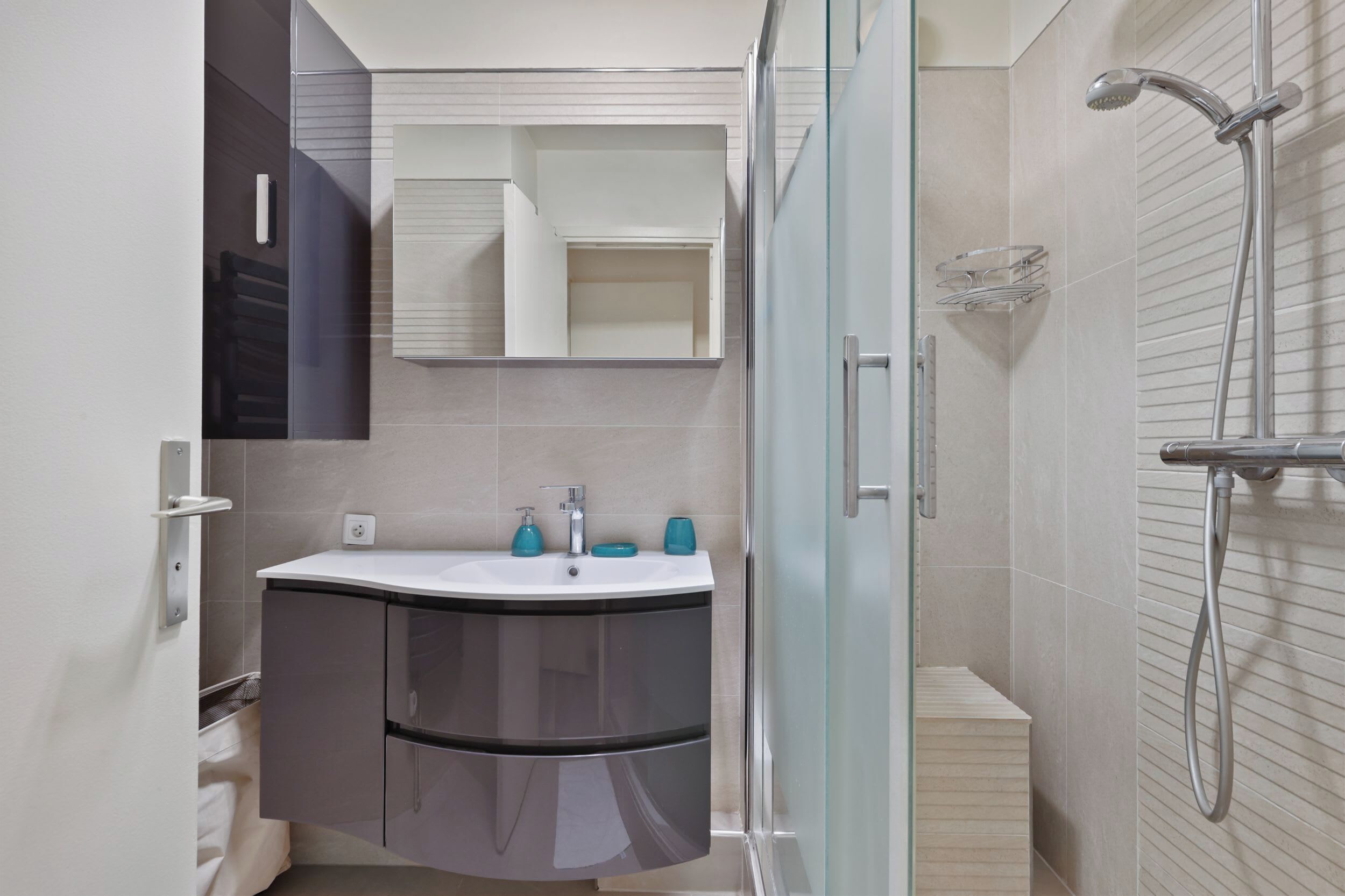 Shower, hair dryer, shampoo