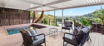 Dlamini Residence :A beautiful & fresh 3 bedroom house with pool Durban North