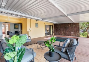 Terrace/patio - Spacious 3 Bed Room House, Pool Ideal Families & Groups, Secure & Central (Durban North)
