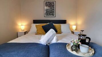 3 bedrooms, desk, iron/ironing board, WiFi