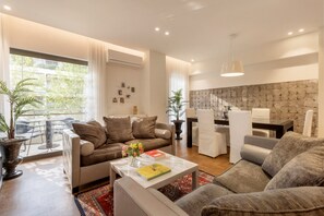 TV, DVD player - Nikita 1 3rd·Signature Athenian Residence (Athens)
