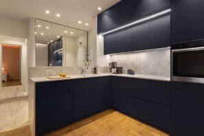 Fridge, microwave, oven, dishwasher - Nikita 1 3rd·Signature Athenian Residence (Athens)